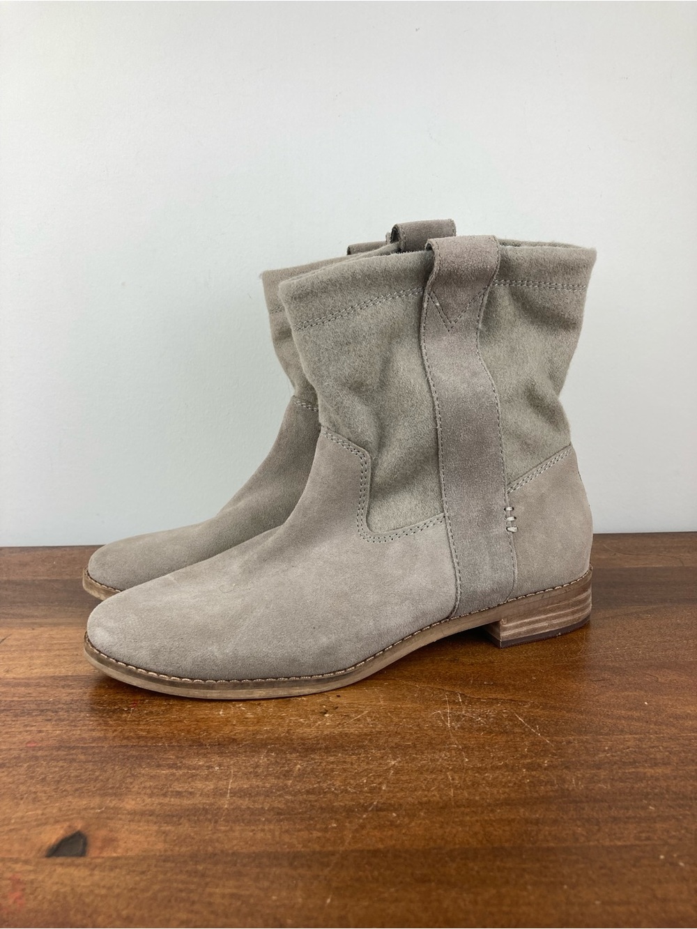 Toms Laurel Ankle Boots Gray Suede Western Booties Women's Size 7 Cowboy.